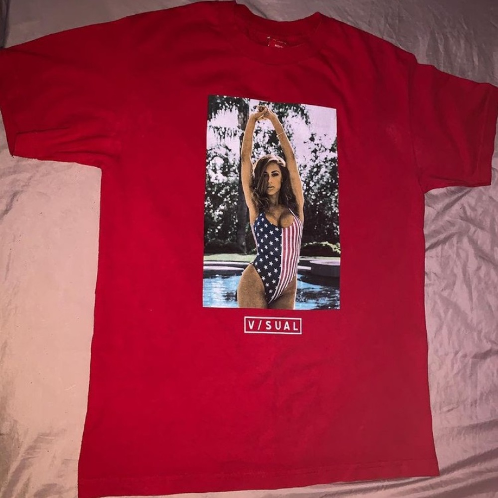 V/SUAL TEE